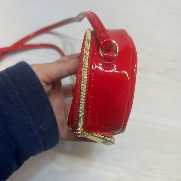 MARC JACOBS Mini 4" Red Patent Leather Crossbody Round Purse - Picture 4 of 10